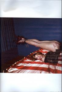 kate_w_mag_mar_08_pin_up_by_Mert_Alas___Marcus_Piggott_lj__mixologies2.jpg