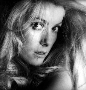 Catherine_Deneuve_5035_122_422lo.jpg