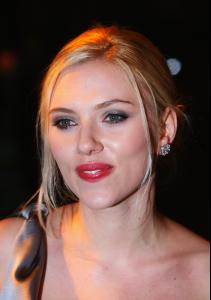 Scarlett_Johansson___Cinema___TV_Benevolent_Fund_Royal_Film_Premiere__2008_02_19__2_.jpg