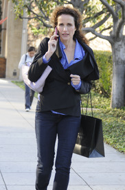 Andie_MacDowell_Candids_Wilshire_Blvd_B_Hills_021809_1143.jpg