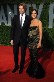 Celebutopia-Halle_Berry_arrives_at_the_2009_Vanity_Fair_Oscar_party-25.JPG