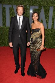 Celebutopia-Halle_Berry_arrives_at_the_2009_Vanity_Fair_Oscar_party-37.JPG