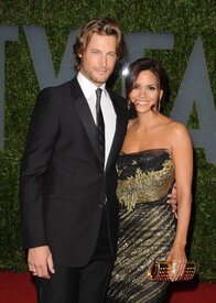 Celebutopia-Halle_Berry_arrives_at_the_2009_Vanity_Fair_Oscar_party-39.JPG