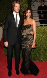 Celebutopia-Halle_Berry_arrives_at_the_2009_Vanity_Fair_Oscar_party-63.jpg