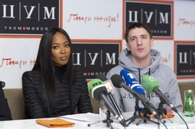 Naomi_Campbell_helps_fight_cancer_03.jpg