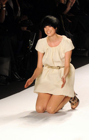 Preppie_-_Agyness_Deyn_at_Naomi_Campbells_Fashion_For_Relief_Show_at_MBFW_at_Bryant_Park_9569.jpg