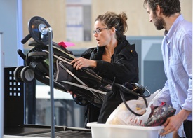 Preppie_-_Amanda_Peet_flies_out_of_LAX_Airport_-_Feb._7_2010_3100.jpg