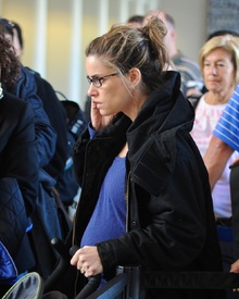 Preppie_-_Amanda_Peet_flies_out_of_LAX_Airport_-_Feb._7_2010_583.jpg