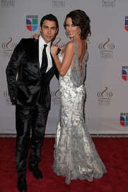 jacqueline_bracamontes_2010_premio_lo_nuestro_a_la_musica_latina_awards_tikipeter_celebritycity_004.jpg