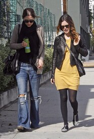 Preppie_-_Rachel_Bilson_candids_in_West_Hollywood_640.jpg