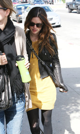 Preppie_-_Rachel_Bilson_candids_in_West_Hollywood_6423.jpg