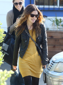 Preppie_-_Rachel_Bilson_candids_in_West_Hollywood_8145.jpg