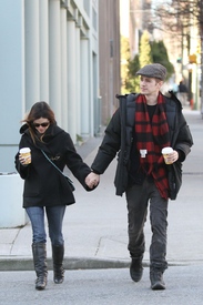 Celebrity-Paradise_Lesley0202_RachelBilson_HaydenChristensen_in_Vancouver_20-02_010.jpg