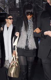 celebrity-paradise.com-The_Elder-Naomi_Campbell_2010-02-12_-_Relief_Haiti_in_New_York_7186.jpg