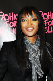 celebrity-paradise.com-The_Elder-Naomi_Campbell_2010-02-12_-_Relief_Haiti_in_New_York_784.jpg