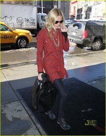 kate-bosworth-plaid-shirt-nyc-01.jpg