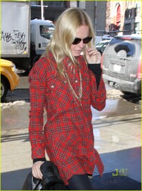 kate-bosworth-plaid-shirt-nyc-04.jpg