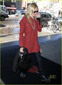 kate-bosworth-plaid-shirt-nyc-05.jpg