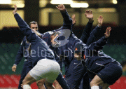 th_5a7db369671424.gif