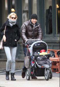 31394_Tikipeter_Karolina_Kurkova_out_with_family_003_123_975lo.jpg