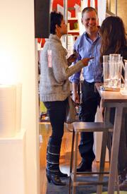 celebrity_paradise.com_TheElder_HalleBerry2011_02_08_shopping38.jpg