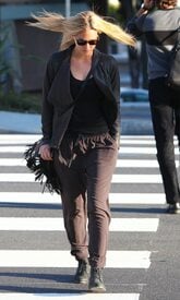 babayaga_Bar_Refaeli_candid_restaurant_LA_02_22_2011_06.jpg