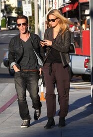 babayaga_Bar_Refaeli_candid_restaurant_LA_02_22_2011_12.jpg