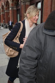CameronDiaz_AtStPancrasTrainStationLondonJanuary242011_By_oTTo16.JPG