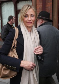 CameronDiaz_AtStPancrasTrainStationLondonJanuary242011_By_oTTo17.JPG
