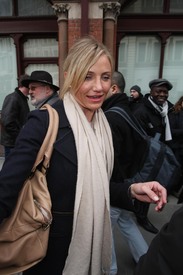 CameronDiaz_AtStPancrasTrainStationLondonJanuary242011_By_oTTo20.JPG