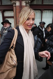 CameronDiaz_AtStPancrasTrainStationLondonJanuary242011_By_oTTo21.JPG