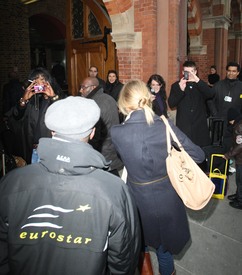 CameronDiaz_AtStPancrasTrainStationLondonJanuary242011_By_oTTo23.JPG