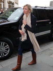 CameronDiaz_AtStPancrasTrainStationLondonJanuary242011_By_oTTo24.JPG