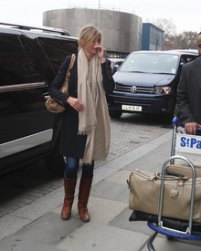 CameronDiaz_AtStPancrasTrainStationLondonJanuary242011_By_oTTo3.JPG