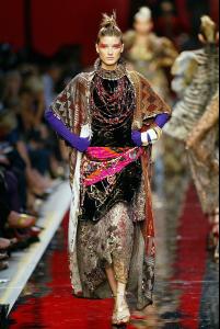 66486_fw2002ctr_EmanuelUngaro_CelebrityCity_13_122_172lo.jpg