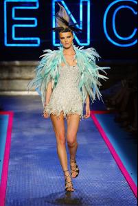66657_fw2002ctr_Givenchy_CelebrityCity_11_122_560lo.jpg