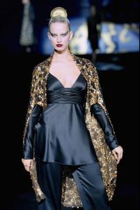 67175_fw2002ctr_Valentino_CelebrityCity_05_122_577lo.jpg