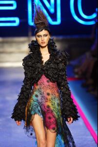 66677_fw2002ctr_Givenchy_CelebrityCity_12_122_684lo.jpg