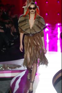 67283_fw2002ctr_Versace_CelebrityCity_01_122_100lo.jpg