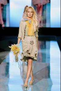 79205_ss05HC_ElieSaab_08_123_729lo.jpg