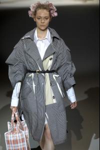 95568_celebrity_city_Louis_Vuitton_Paris_S_S_07_013_123_399lo.jpg