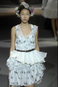 96498_celebrity_city_Louis_Vuitton_Paris_S_S_07_073_123_329lo.jpg