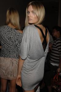 75639_celebrity_city_Alessandro_Dell_Acqua_Milan_S_S_07_Backstage_101_123_446lo.jpg