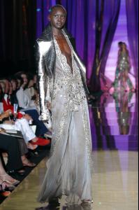 68123_fw2003ctr_ElieSaab_01_122_1047lo.jpg