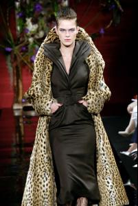 68687_fw2003ctr_Givenchy__01_122_967lo.jpg