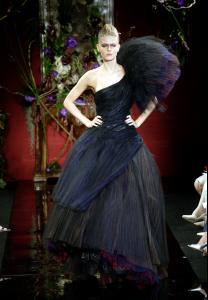68832_fw2003ctr_Givenchy__11_122_631lo.jpg