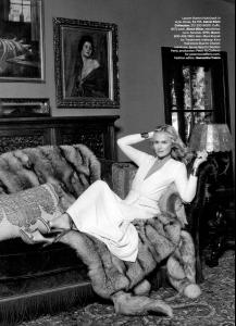 61040_lauren_hutton_baz_feb11_1_122_563lo.jpg
