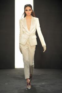 Rachel_Roy_FALL_RTW_2010_PODIUM_002_runway.jpg