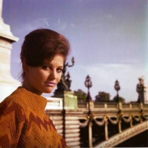 600full_claudia_cardinale__14_.jpg