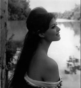 600full_claudia_cardinale__19_.jpg